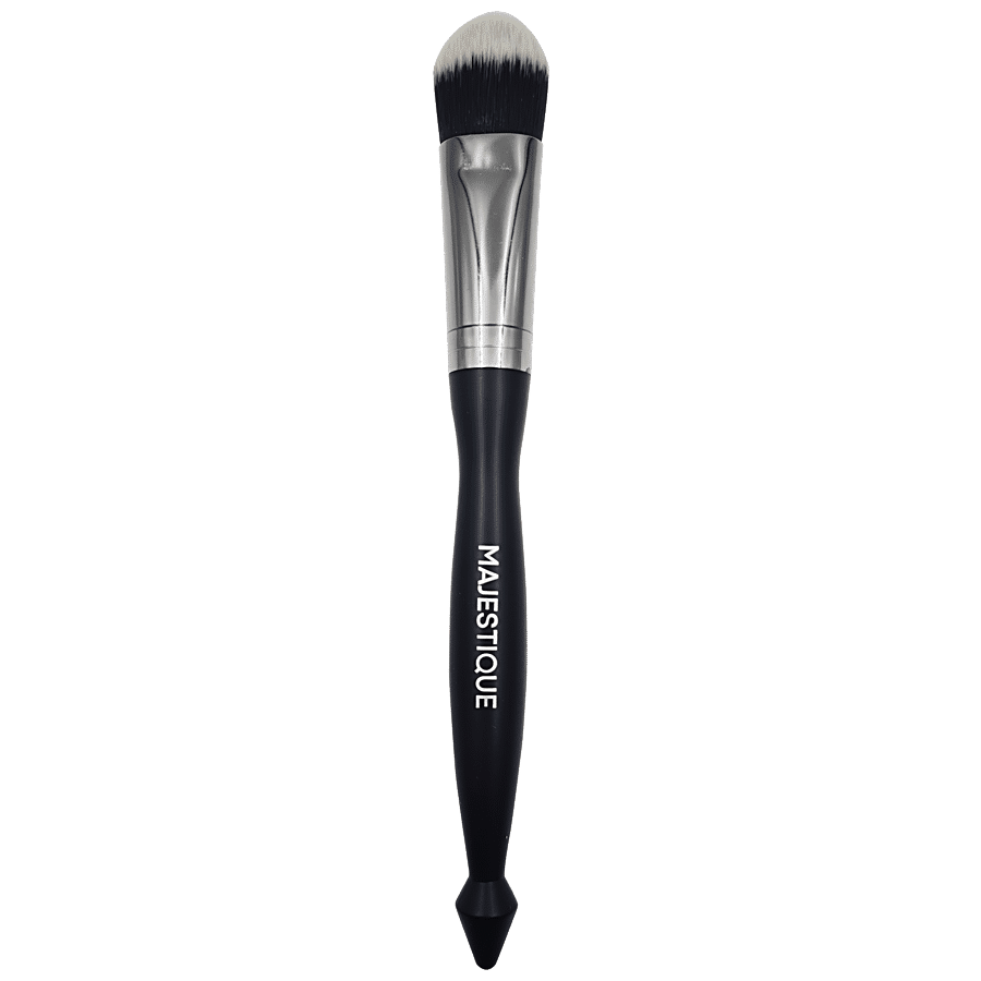 deres ildsted veteran Buy MAJESTIQUE Foundation Brush - With Soft Bristles, Gentle On Skin, FC 44  Online at Best Price of Rs 300.3 - bigbasket